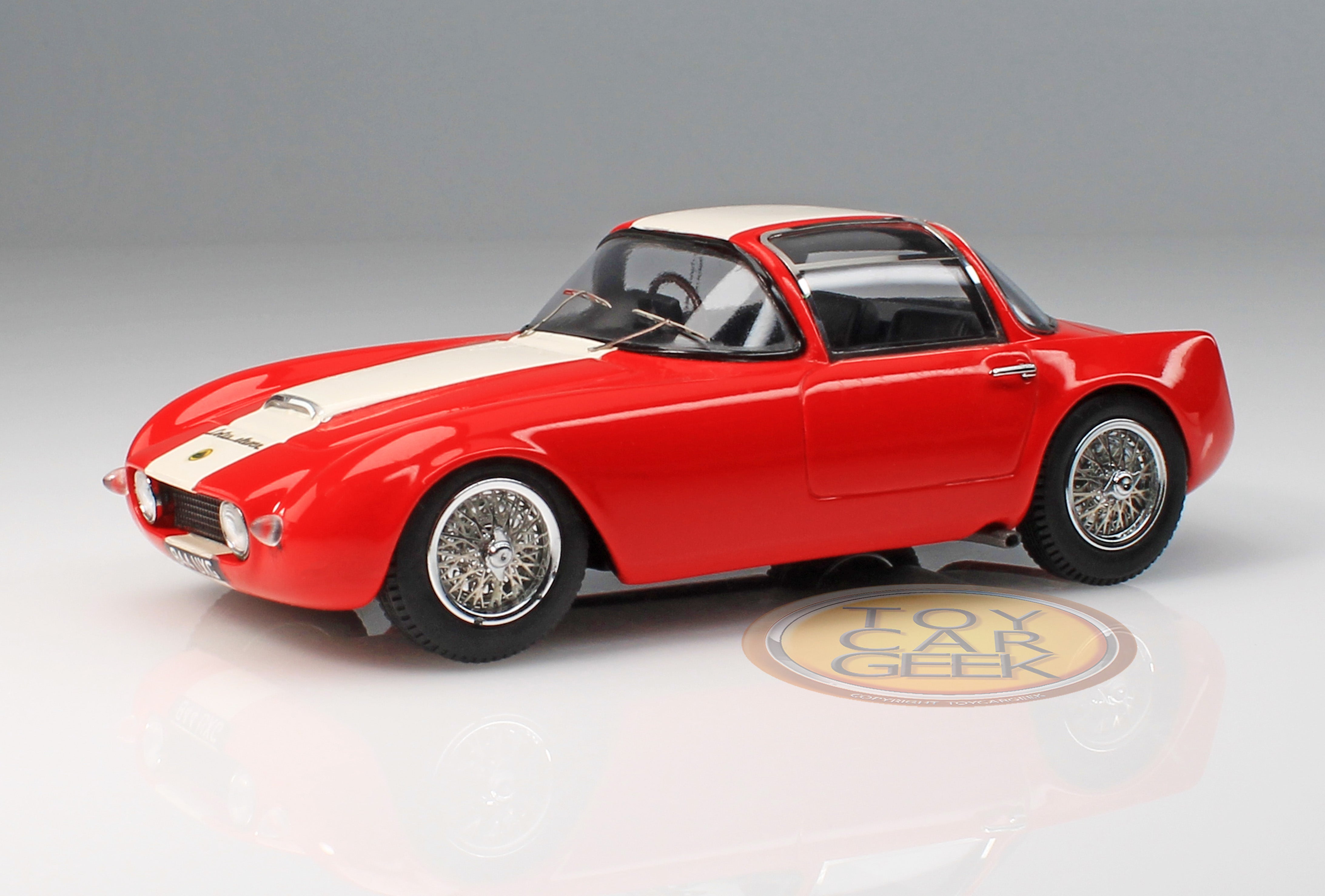 豊富な商品から Eleven Lotus 1958 Ghia (Pre-Owned) Red - Aigle 乗用車