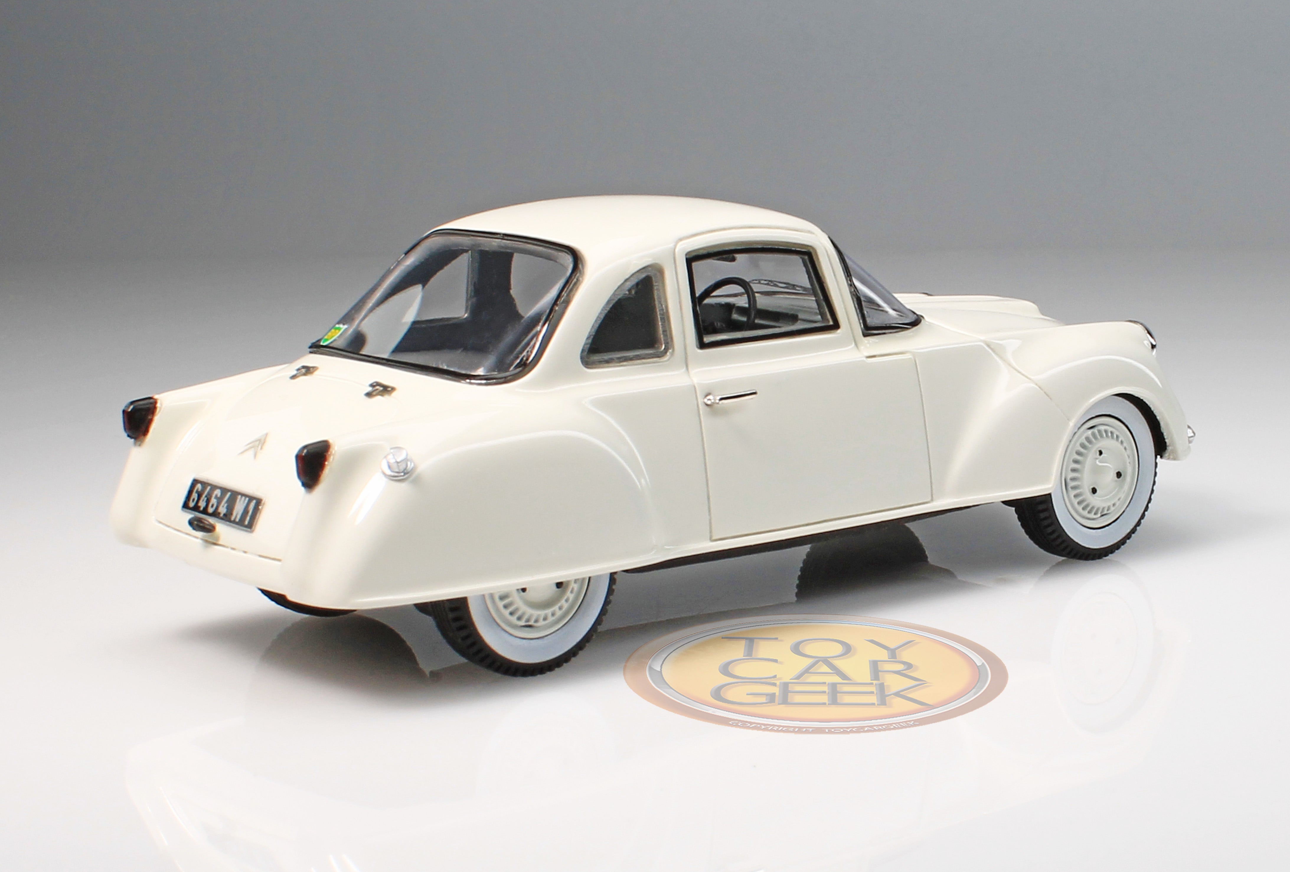 1／18  CITROEN 2CV(1952) Diecast Delights: A 1952 Citroen 2CV in 1:18 Scale - Hooniverse
