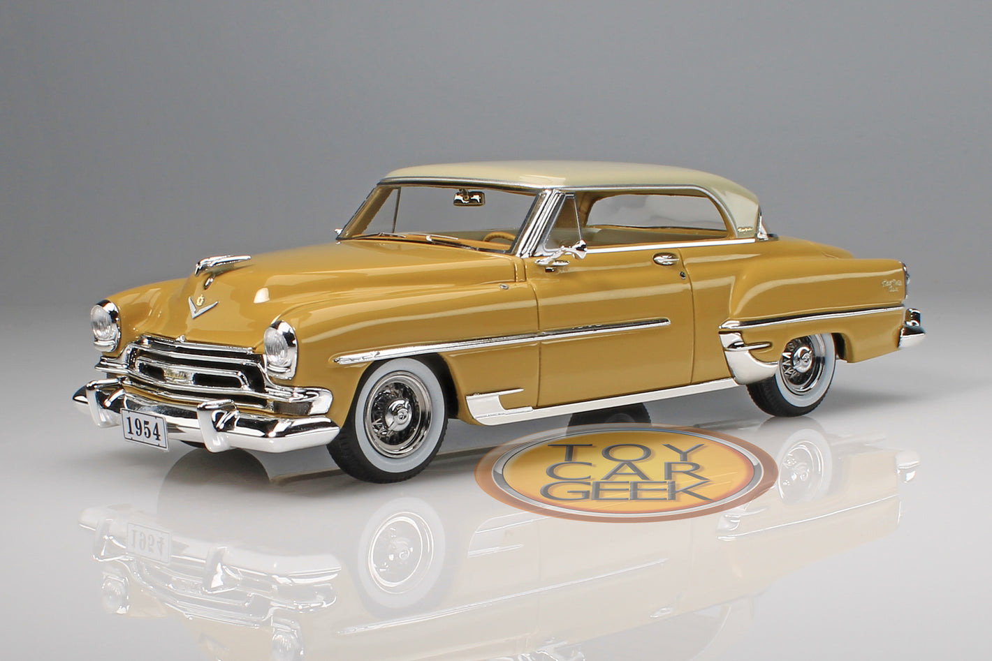 1954 Chrysler New Yorker Hardtop "Golden Falcon" - Gold/Gray