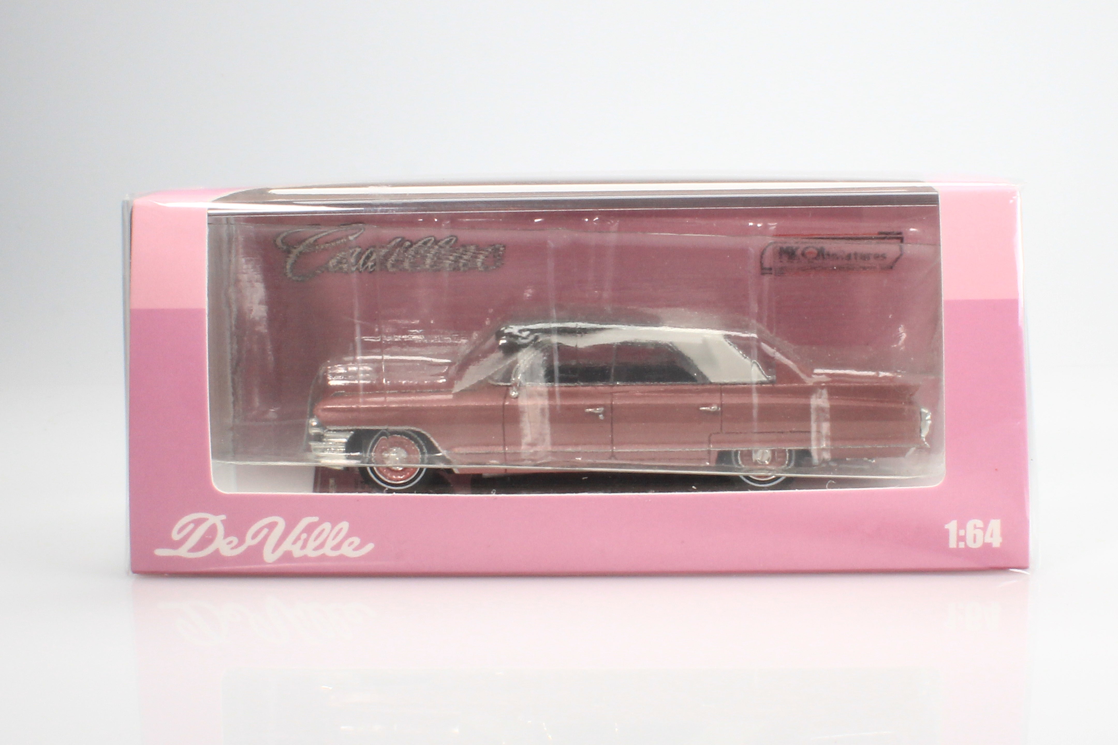 ミニカー Bandai Cadillac Sedan Scale Model 1962 Cadillac Sedan de Ville