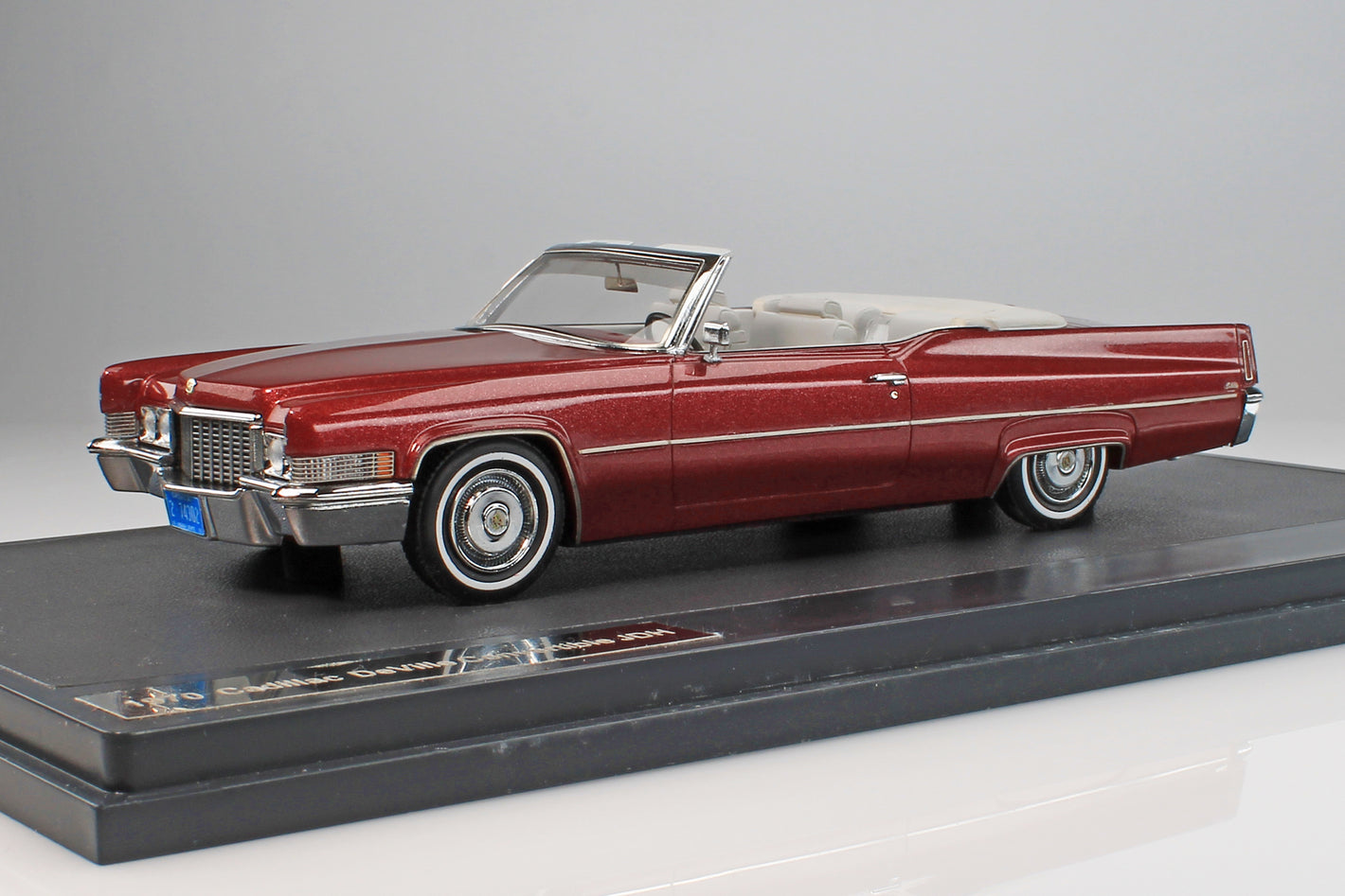 1970 Cadillac DeVille Convertible, Red (Pre-Owned)