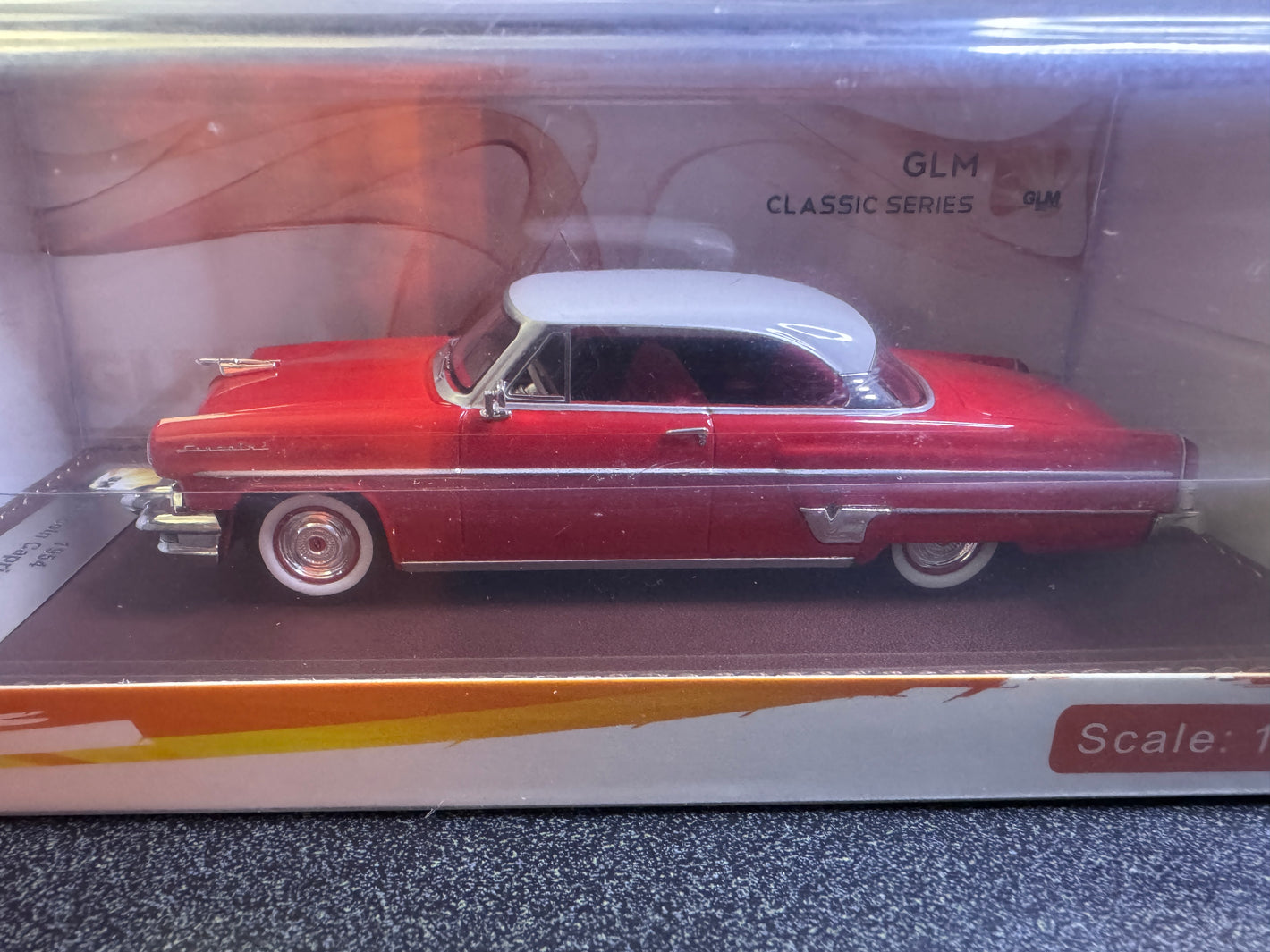 1954 Lincoln Capri - Red/White