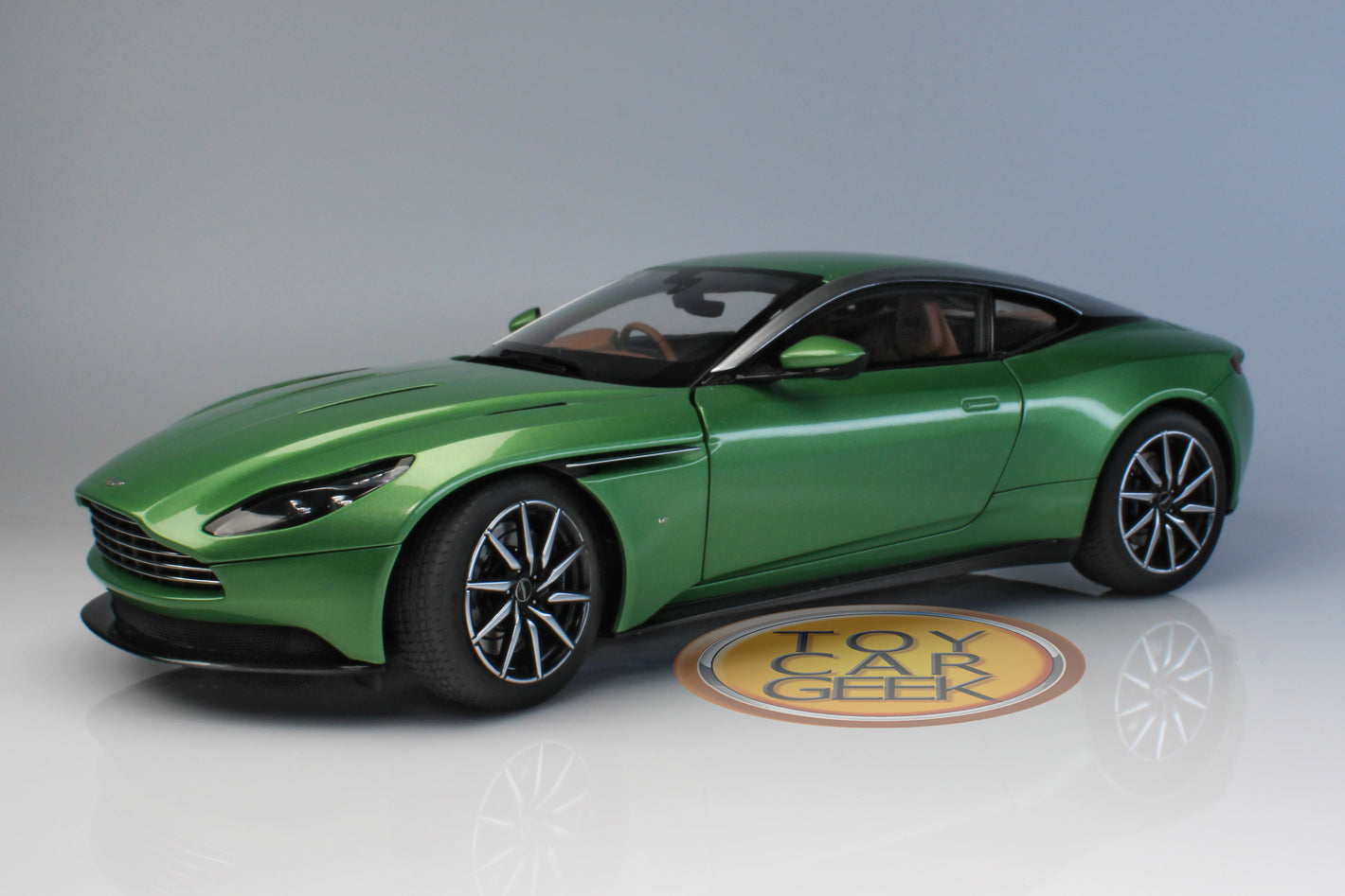 Aston Martin DB11 (Pre-Owned)