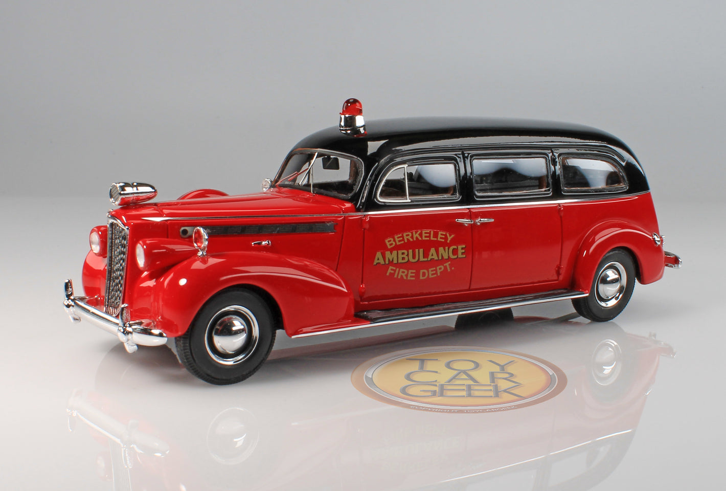 1940 Packard Henney Ambulance - Red/Black