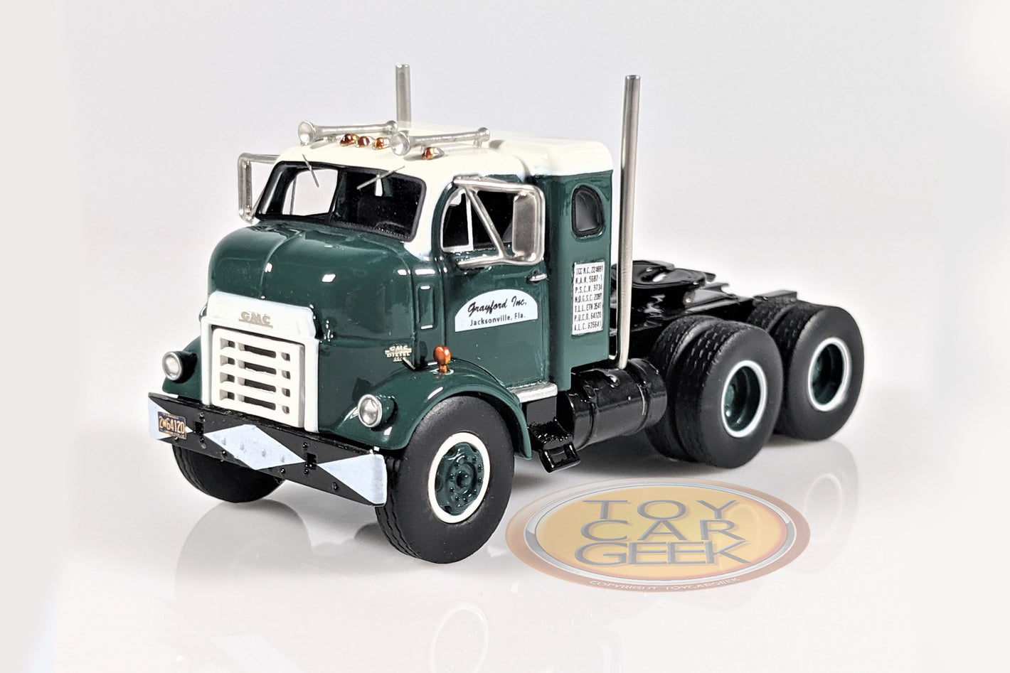 1954 GMC 950 "Cannonball" Sleeper - Green/White