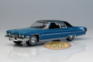 1972 Cadillac Coupe de Ville + Gas Pump