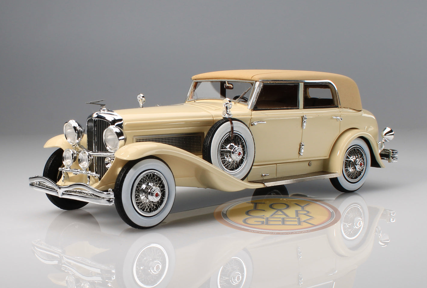 1932 Duesenberg Model J Torpedo Berline Rollston - Cream