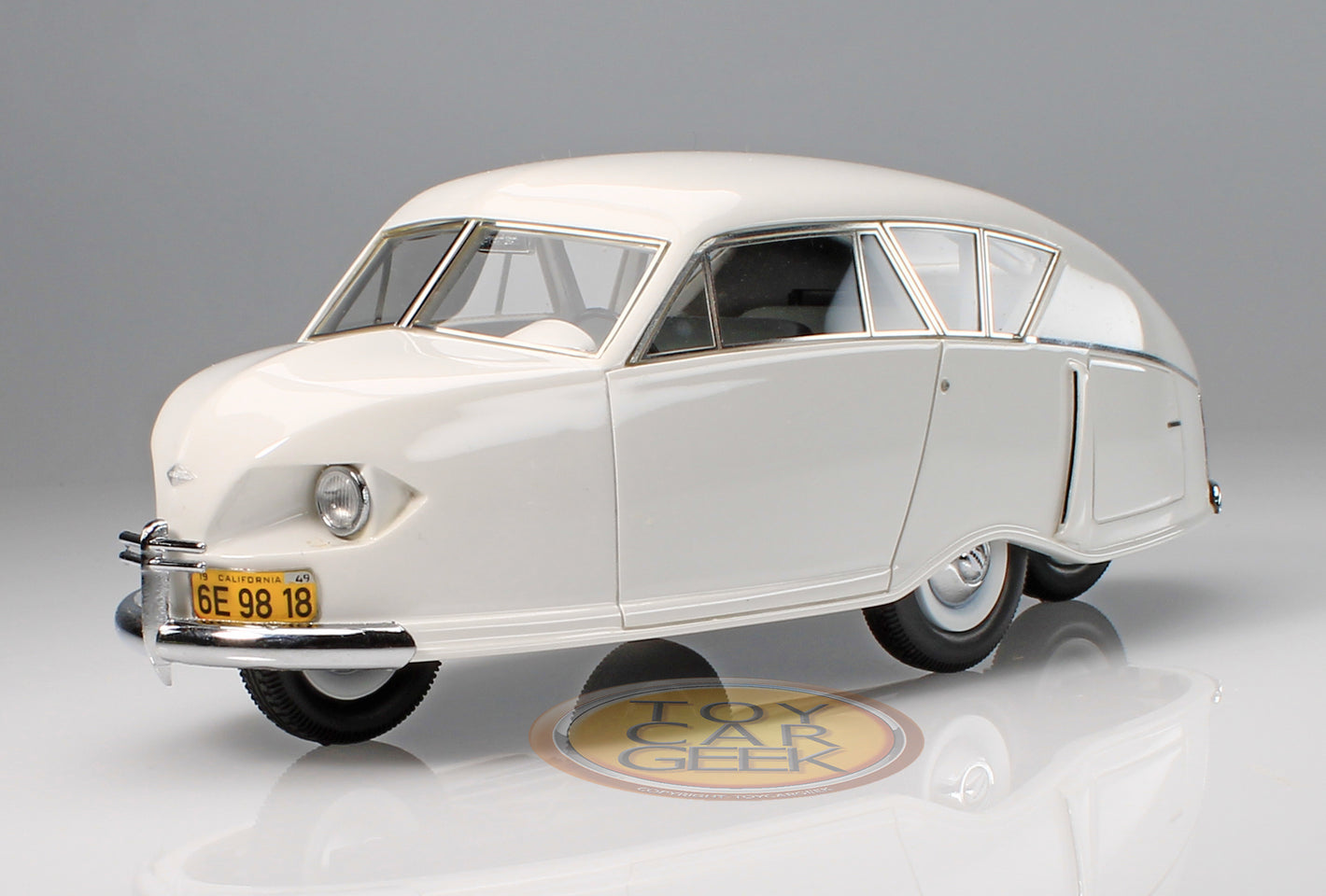 1949 Gordon Diamond Sedan - White (Pre-Owned)