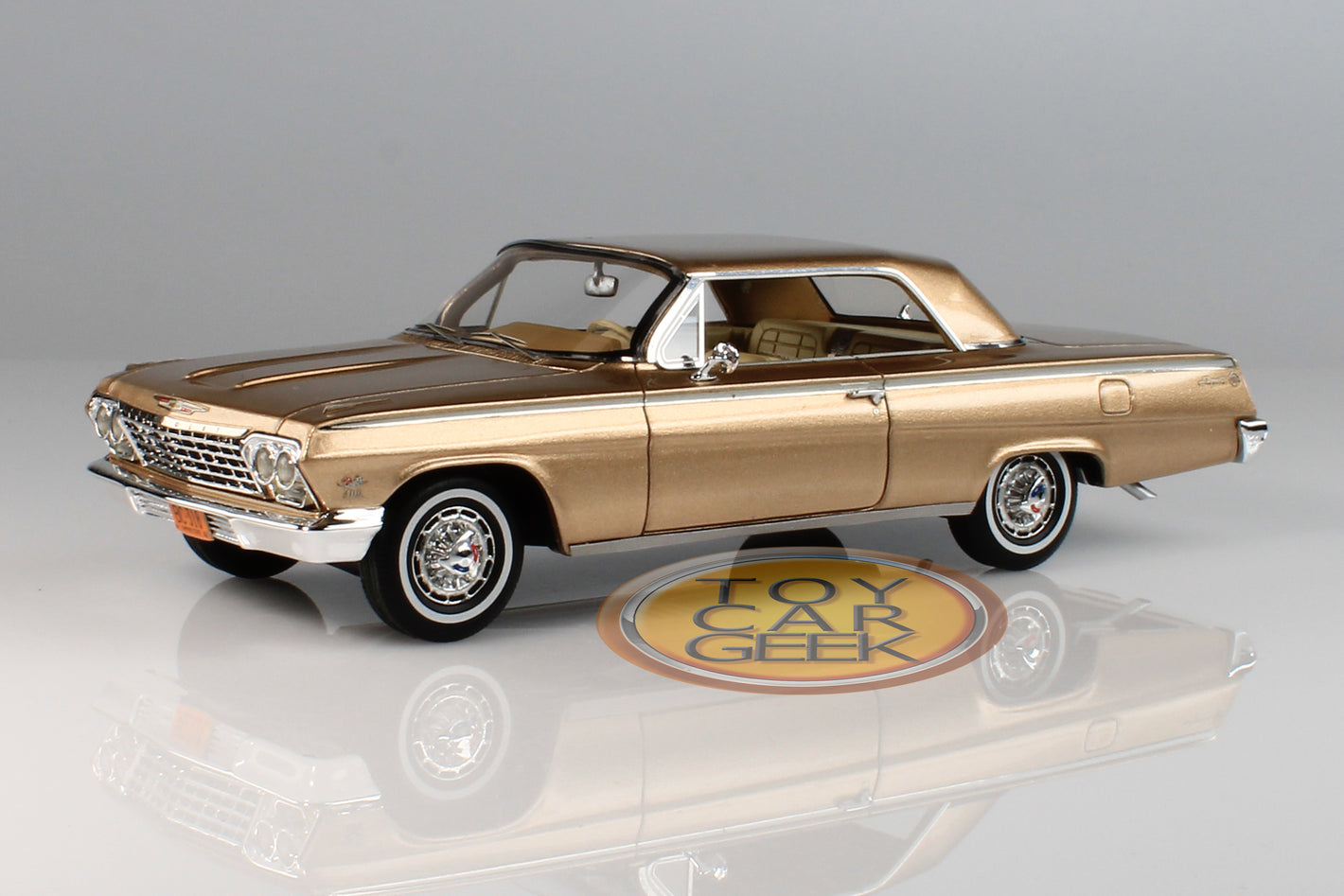 1962 Chevrolet Impala, Gold (Pre-Owned)