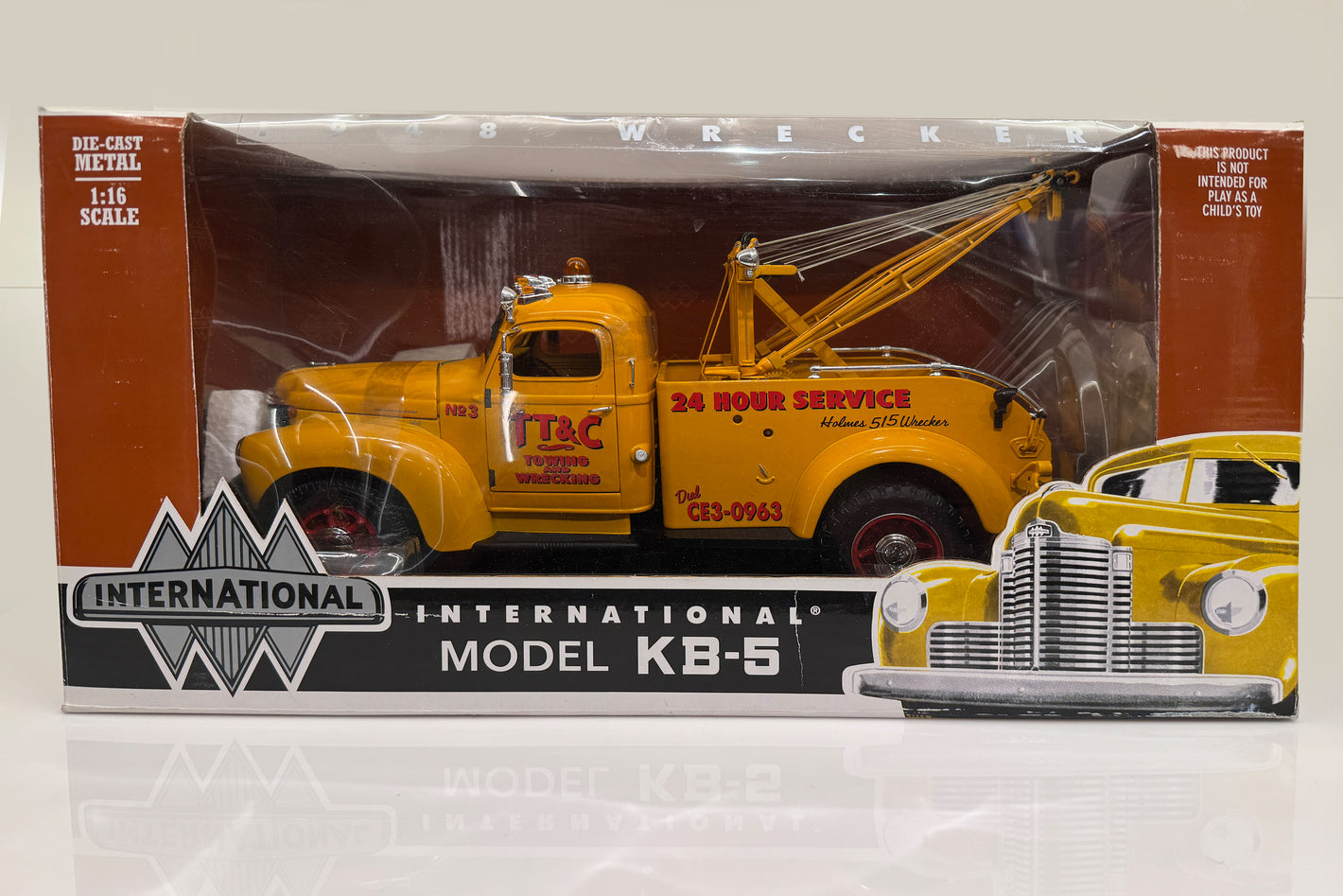 1948 International Model KB-5 Wrecker - 1:16 Scale (Pre-Owned)
