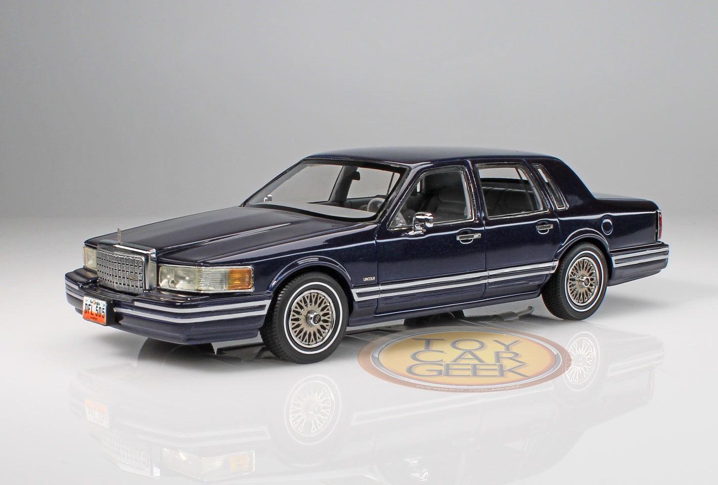 1990 Lincoln Town Car - Blue (Pre-Owned)