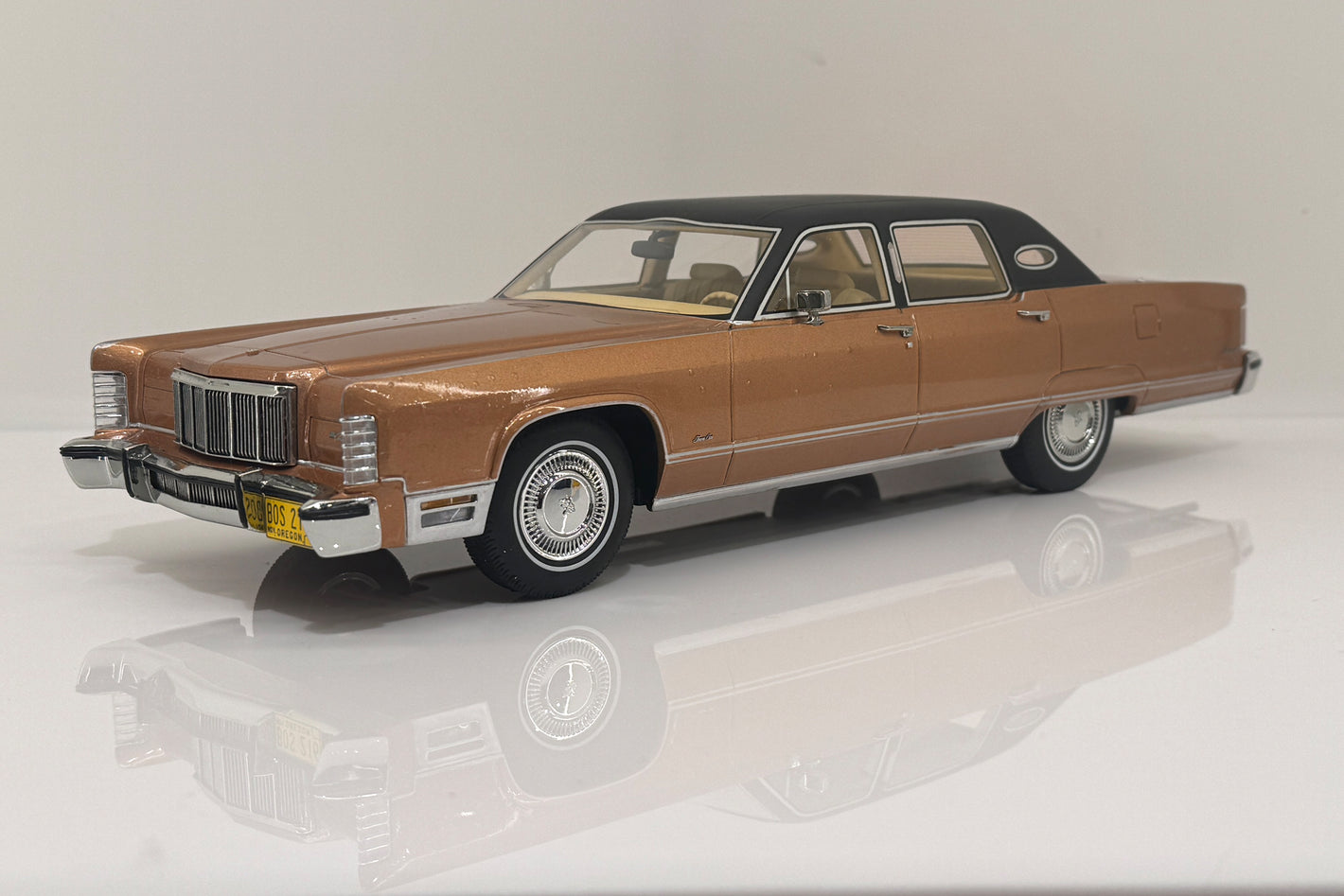 1975 Lincoln Continental Town Car (Pre-Owned)