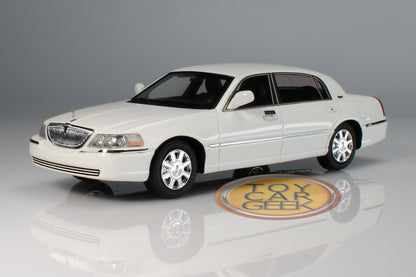2011 Lincoln Town Car (Pre-Owned)