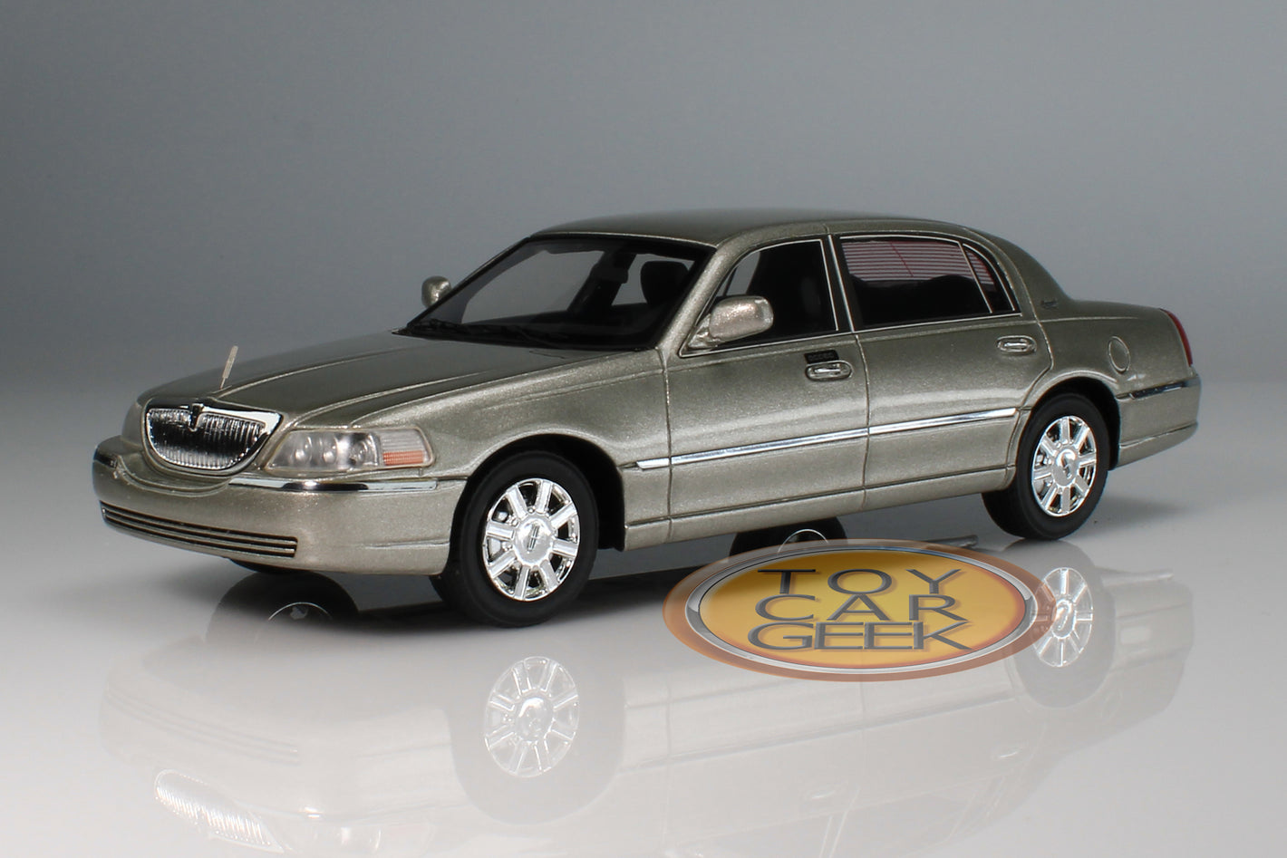 2011 Lincoln Town Car (Pre-Owned)