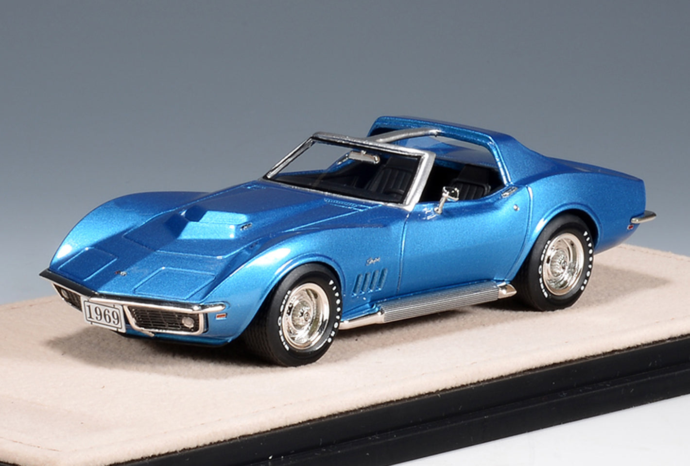 1969 Chevrolet Corvette - Lemans Blue