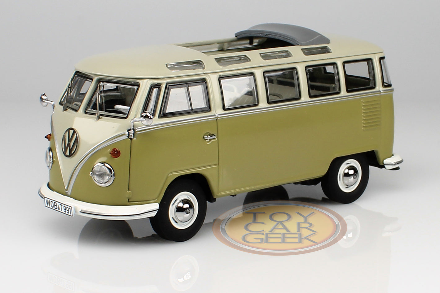 1962 Volkswagen T1b Samba Minibus - Green/Ivory