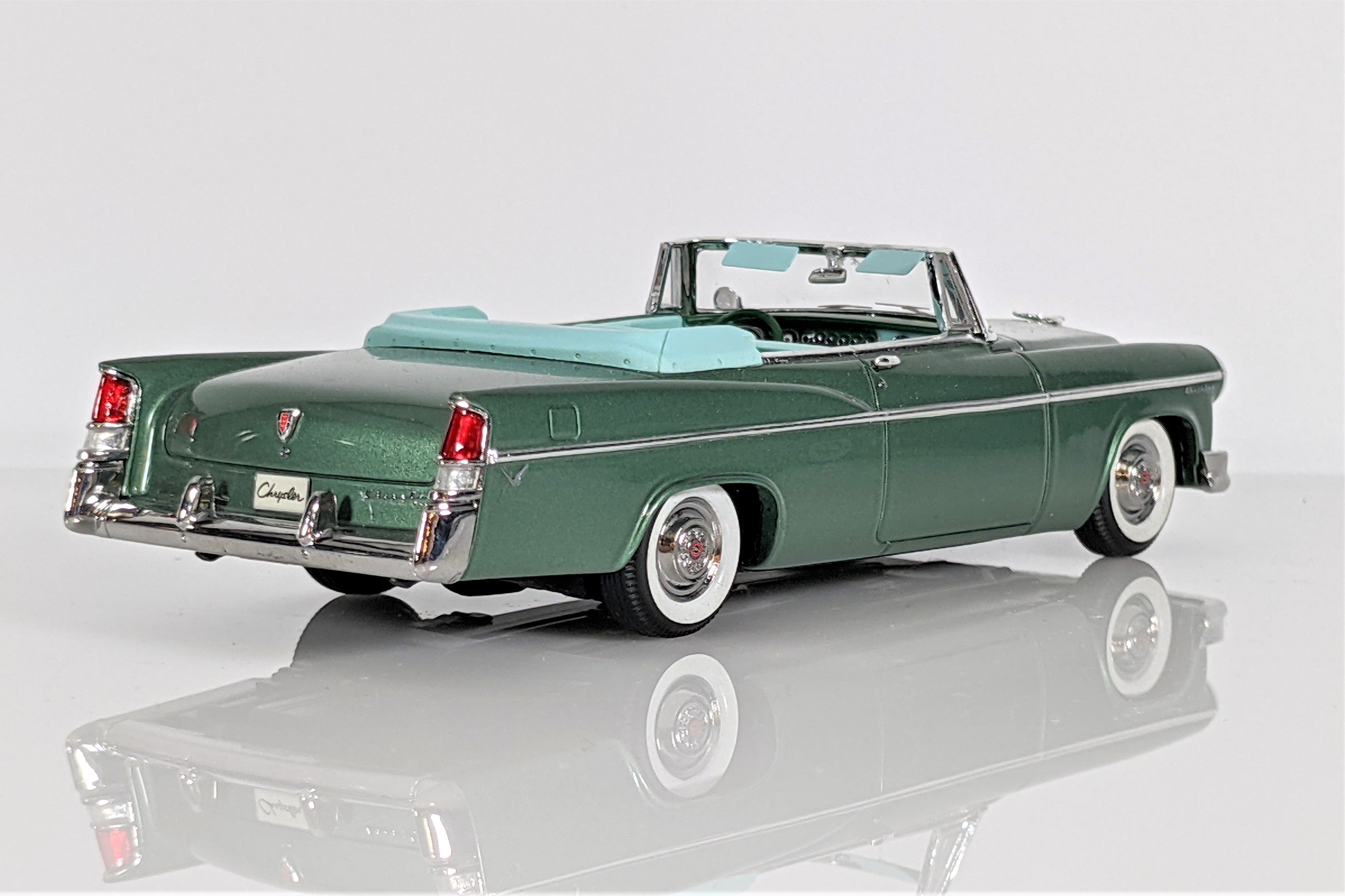 ミニカー Chrysler 3ooB (1956) 1/18 Maisto 1956 Chrysler 300B. 1:18 scale. White. Special